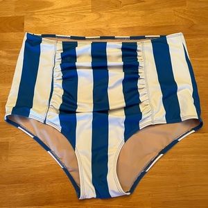 Kortni Jeane - Ruched bottoms